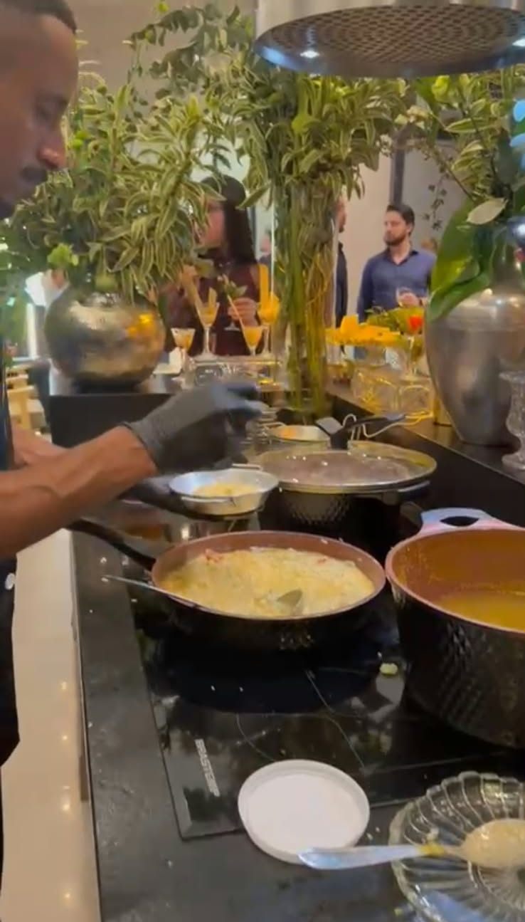 Risoto finalizado na estação ao vivo
